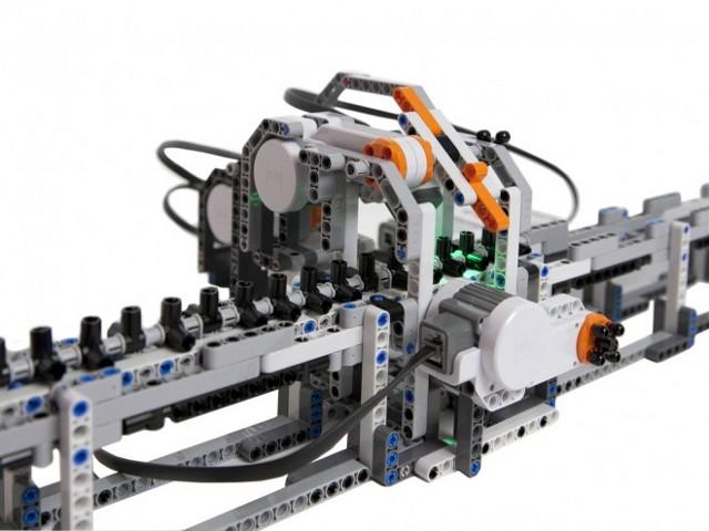 LEGO Turing Machine DIY Guide | Ubergizmo