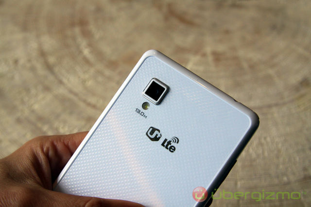 LG-Optimus-G-white-07 Crystal Reflection patented finish on the back