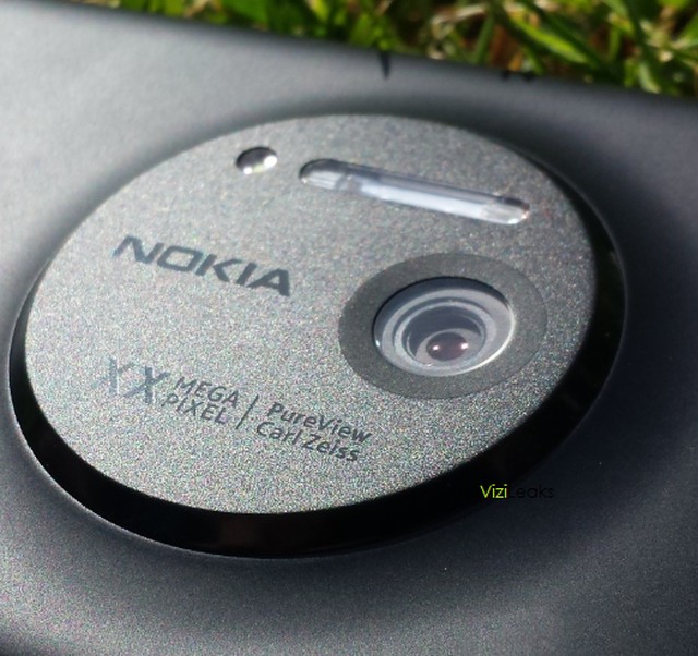 nokia-eos-lens-closeup