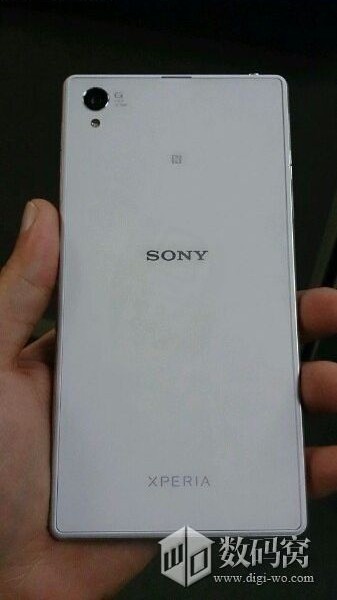 white-xperia-z1-honami-2