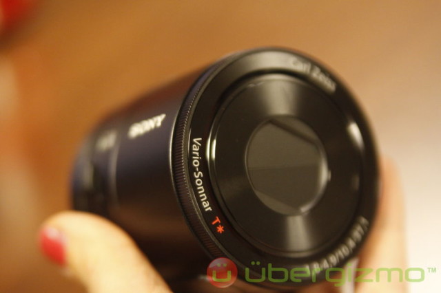 Sony-DSC-QX100-01