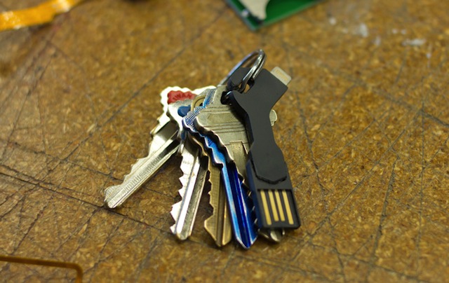 chargekey-lightning-cable