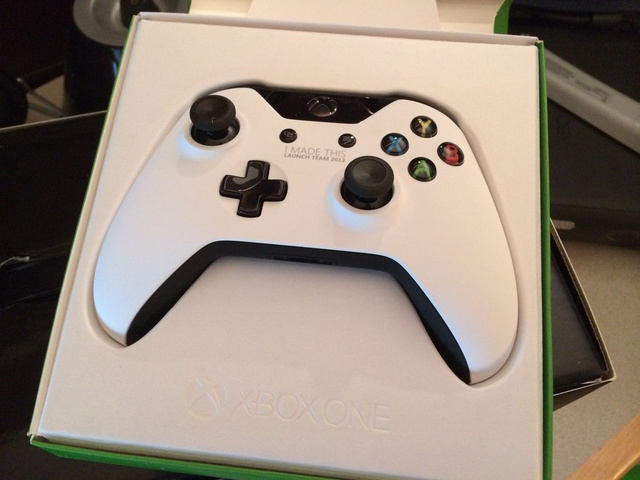 white-xbox-one-controller