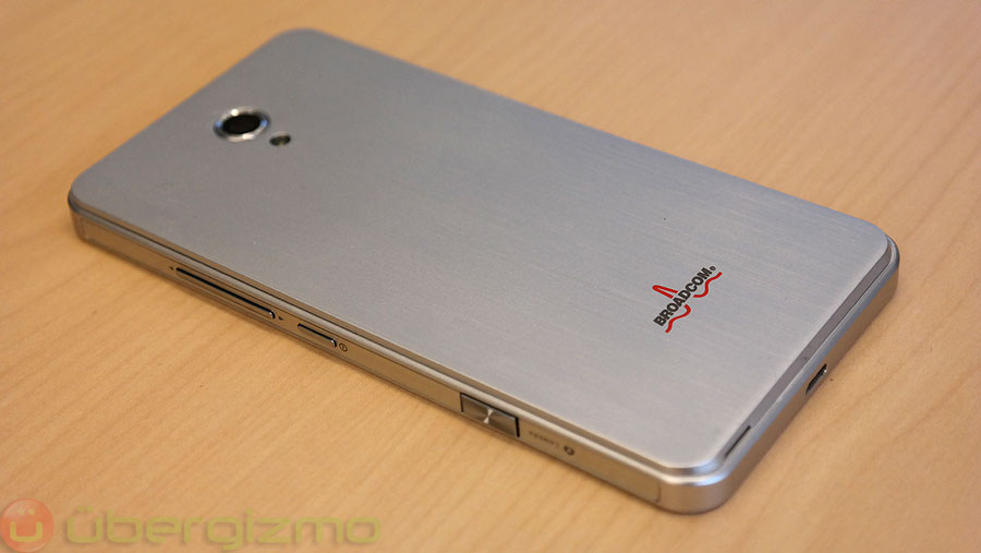 broadcom-smartphone-reference-design-lte-04