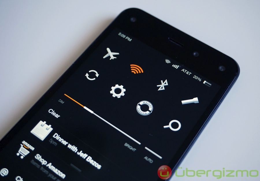 By default, the status bar is not visible at all times. Amazon prefers you tilt the Fire Phone to the left to make it show up. Luckily, you can change the setting so it always shows.