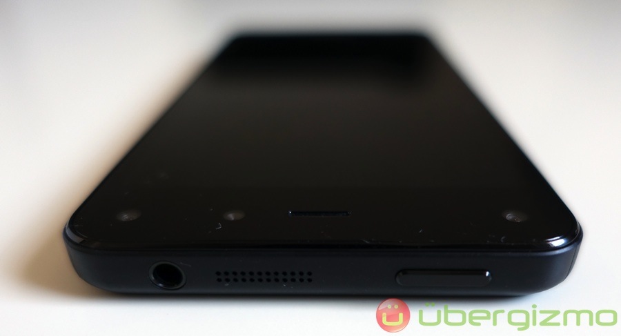 Fire Phone's display picks up dirt really easily.