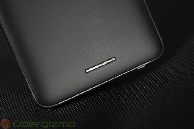 huawei-mate-2-review-08-speaker