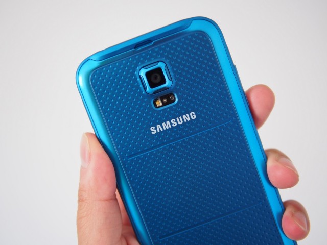 Samsung's new 16-megapixel ISOCELL camera sensor with single LED flash that debuted on the Galaxy S5 makes a return on the Sport model. The ISOCELL sensor helps with fast autofocus and lets in more light for brilliant night shots.