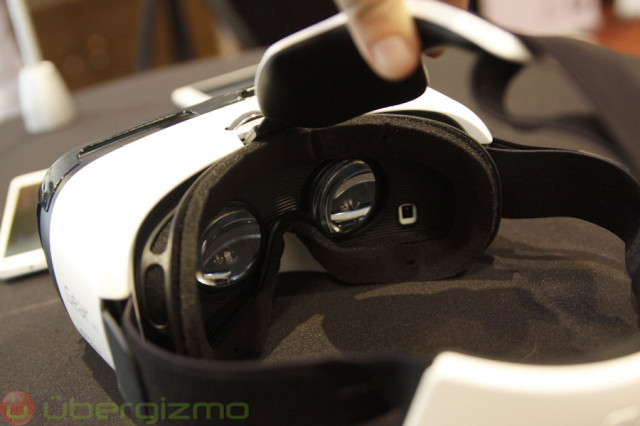 Samsung-Gear-VR-01