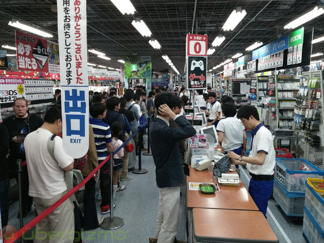 The New Nintendo 3DS cashier line