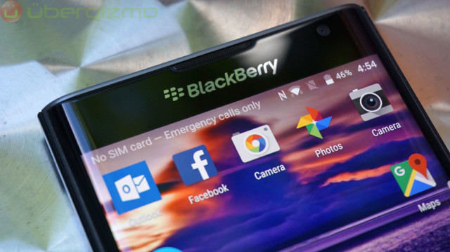 blackberry-priv-review_ubergizmo_15