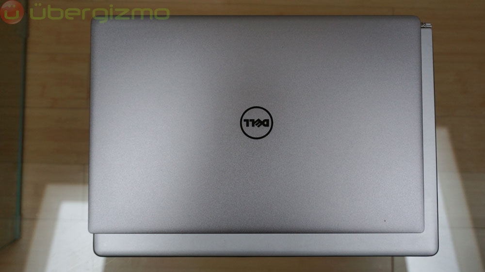 Dell XPS 13 (top) and Lenovo Yoga 900 (bottom)